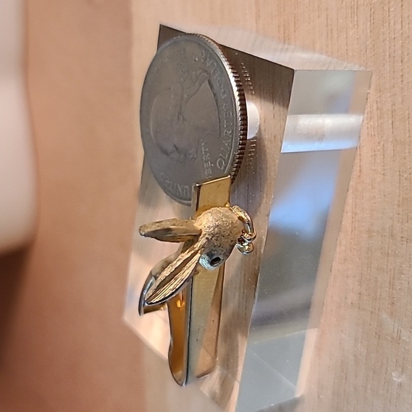 Vintage gold tone playboy Bunny tie bar - Picture 8 of 8